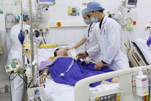 Cứu bệnh nhân ho ra máu 'sét đánh', gần như tử vong