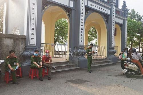 Bố trí chốt trực 24/24h tại Phủ Tây Hồ ngăn tập trung đông người