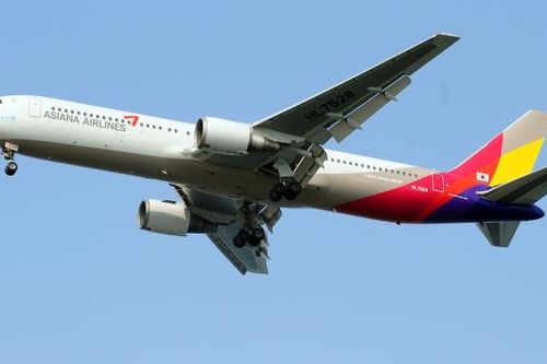 Dịch COVID-19: Hàng không thế giới thiệt hại 250 tỷ USD, nhiều hãng cho nhân viên nghỉ việc