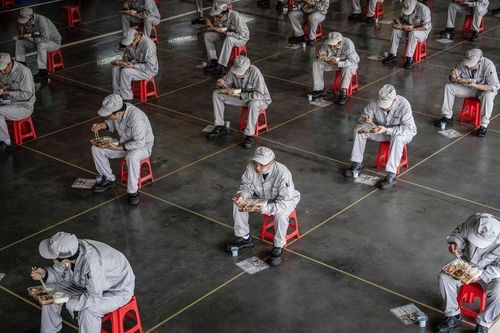 Người dân Hồ Bắc tự do đi lại sau 2 tháng bị phong tỏa do Covid-19