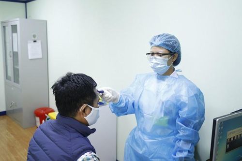 Không để 'lọt' người có dấu hiệu mắc COVID-19 khám chung với các bệnh khác