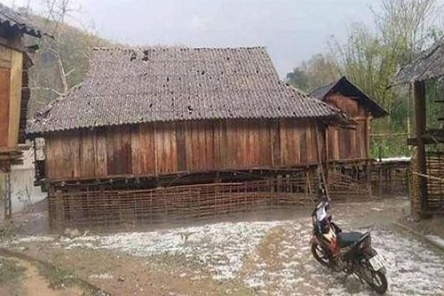 1 người chết, gần 1.700 nhà cửa hư hỏng vì dông, lốc
