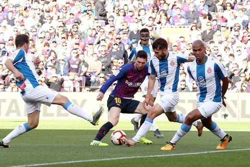 Xem Messi, Neymar 'rang lạc' khiến đối thủ hoa mắt