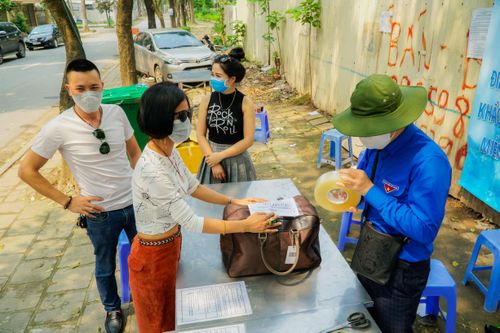 Những cuộc hội ngộ từ xa tại khu cách ly Pháp Vân-Tứ Hiệp