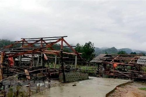 Dông, sét, mưa đá làm 1 người chết và gây nhiều thiệt hại