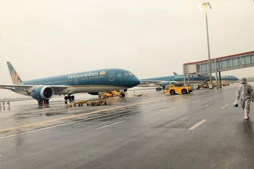 Tạm dừng vận chuyển công dân Việt Nam trên các chuyến bay quốc tế đến sân bay Nội Bài từ 0h ngày 26/3
