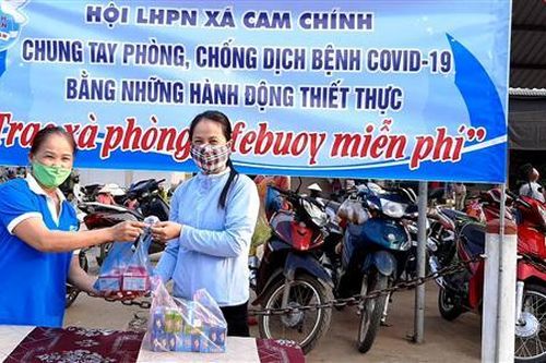 Tặng 250 bánh xà bông sát khuẩn cho người dân
