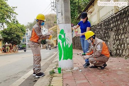 Đoàn phường Quyết Thắng - Đoàn Công ty Điện lực Sơn La: Công trình thanh niên 'Cột điện hoa'