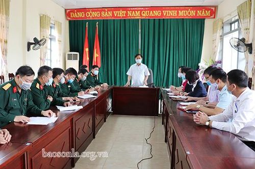 Đồng chí Phó Chủ tịch UBND tỉnh kiểm tra công tác phòng, chống dịch bệnh COVID-19 tại Trung đoàn 754 và Trường Cao đẳng Y tế Sơn La