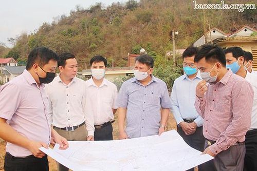 Đồng chí Lò Minh Hùng, Phó Chủ tịch UBND tỉnh kiểm tra tiến độ giải phóng mặt bằng các Dự án đầu tư trên địa bàn Thành phố