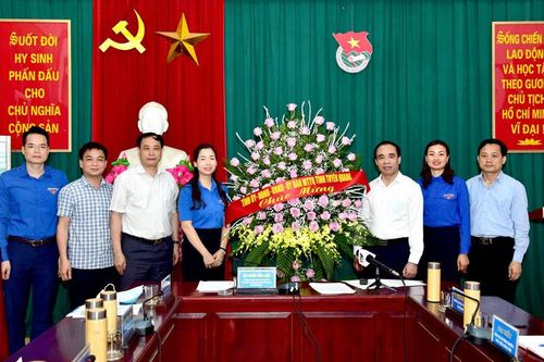 Đồng chí Bí thư Tỉnh ủy Chẩu Văn Lâm làm việc với Ban Thường vụ Tỉnh đoàn