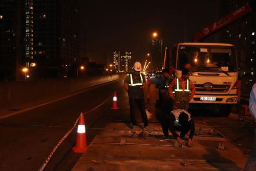 Quyết tâm hoàn thành thay thế 53 khe co giãn đường Vành đai 3 trước ngày 25-4