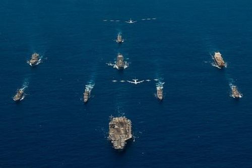 Tàu sân bay Mỹ 'khoe cơ bắp' răn đe, sau khi Iran suýt bắn hạ 'ong bắp cày' F/A-18
