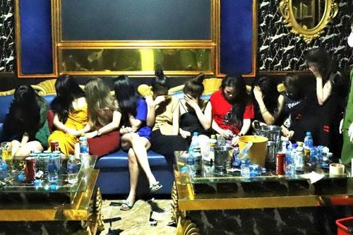Quán karaoke chứa 76 khách khi dịch đang diễn ra