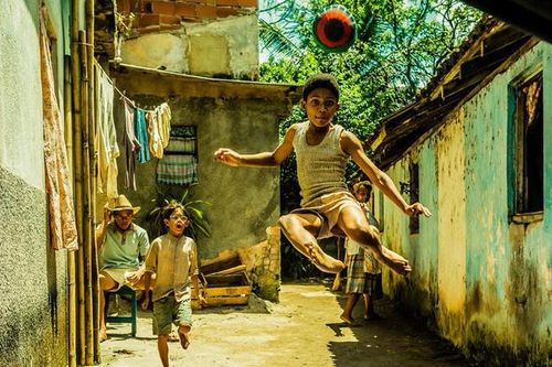 Pelé: Cậu bé đánh giày chân đất ước ao được đi giày khi đá bóng