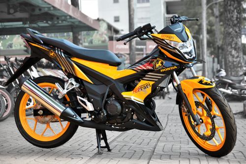 Honda Sonic với dàn áo Ferrari ở TP.HCM