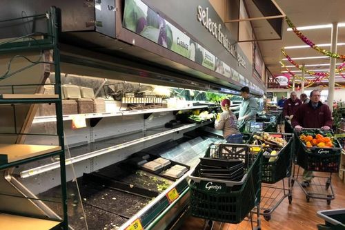 Một người ho vào thực phẩm, tạp hóa Mỹ phải bỏ 35.000 USD hàng hóa