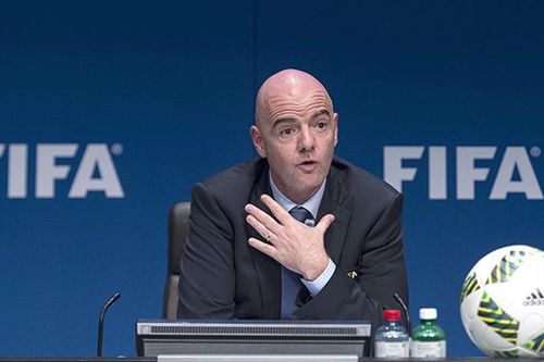 Covid-19: FIFA lùi một bước để tiến ba bước