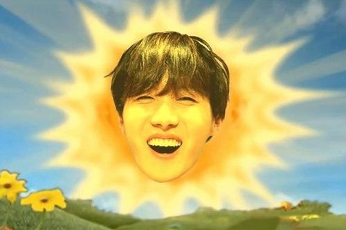 Trưởng nhóm Super Junior Leeteuk xúc động trước tấm chân tình của cả gia đình J-Hope BTS