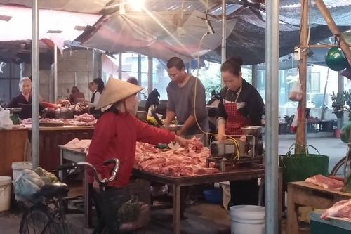 Tăng nguồn cung thịt lợn từ nhập khẩu