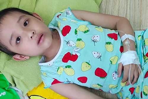 Thương bé gái 8 tuổi bị ung thư máu