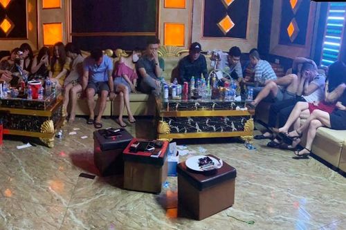 Gần 80 dân chơi 'mở tiệc' ma túy trong quán karaoke giữa mùa dịch COVID-19