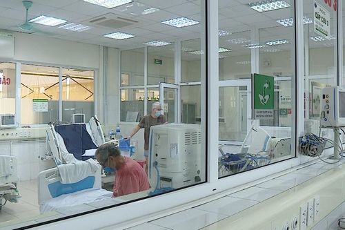 Thêm ba bệnh nhân COVID-19 nhận kết quả xét nghiệm âm tính lần 3