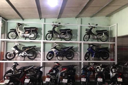 Xe máy biển siêu đẹp: Trưng bày lên kệ, thi thoảng lau chùi, nổ máy