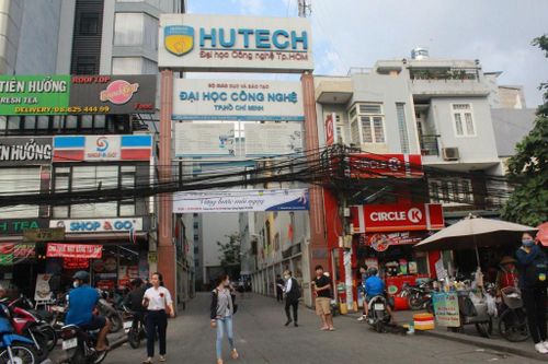Nhiều trường đại học ở TPHCM tiếp tục cho sinh viên nghỉ học