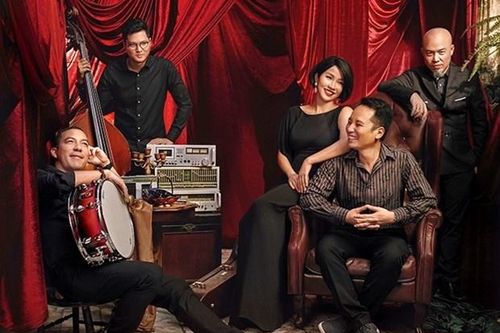Diva Mỹ Linh hát theo yêu cầu của khán giả trong đêm nhạc trực tuyến