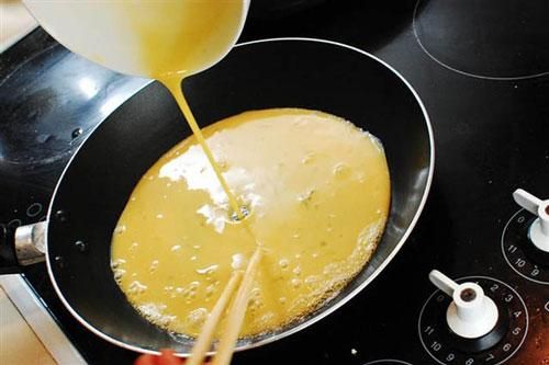 Quên món trứng rán truyền thống đi, đây mới là cách chiên trứng con thích, chồng mê, mẹ chồng gật đầu ưng ý