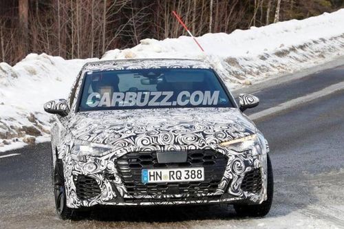 Audi RS3 Sportback bất ngờ lộ diện ngoại thất khi đang chạy thử trên đường