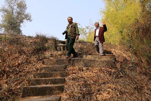 Về nơi cửa thép Him Lam