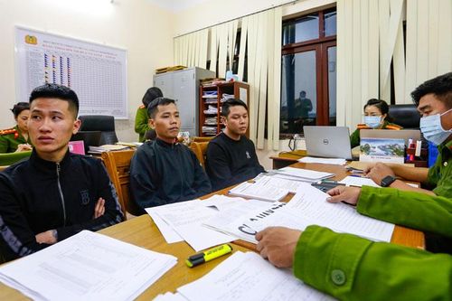 Bắt khẩn cấp 3 thanh niên cho vay nặng lãi tới 208%/tháng