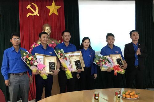 Bí thư Trung ương Đoàn đối thoại với đoàn viên, thanh niên