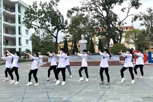 Đoàn thanh niên trường THPT chuyên Lương Văn Tụy tuyên truyền phòng, chống dịch bệnh Covid-19