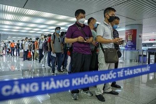 Dừng vận chuyển người Việt Nam từ nước ngoài về sân bay Nội Bài và Tân Sơn Nhất