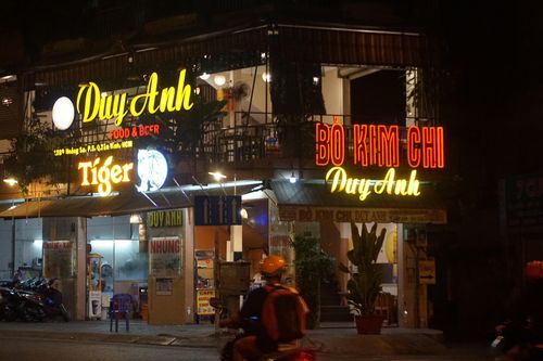 Quán ăn ở TP.HCM không phục vụ quá 10 người mỗi bàn
