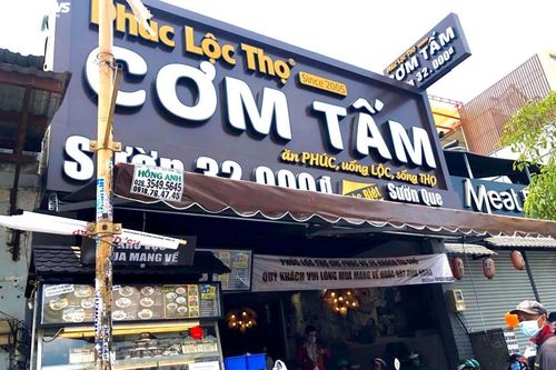 Hàng quán đóng cửa, dân công sở TP.HCM loay hoay tìm chỗ ăn trưa