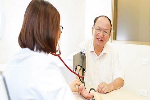 Khuyến cáo của chuyên gia tim mạch đầu ngành trong mùa dịch
