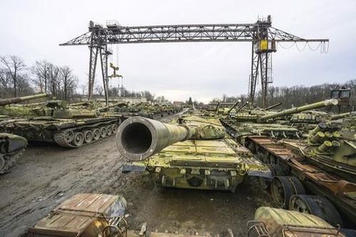 Ukraine phục hồi số lượng lớn chiến xa chủ lực từ 'nghĩa địa xe tăng'