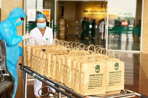 Những món quà hậu phương gửi tuyến đầu chống dịch