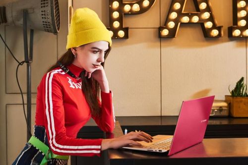 Nên chọn laptop học online tại nhà theo tiêu chí gì?