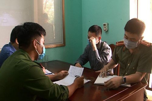 Phạt người rao bán thẻ đeo chống virus