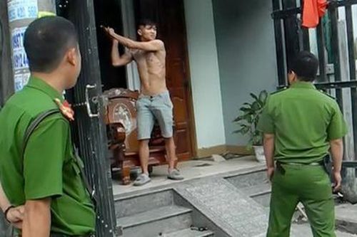 Công an nổ súng vây bắt kẻ nghi ngáo đá cố thủ hơn 2 giờ
