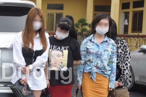 Tài xế uống rượu chở 8 người hút bóng cười trên ôtô