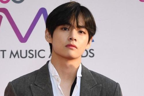 Cư dân mạng lại nháo nhào vì ảnh đời thực khác xa mọi khi của V BTS