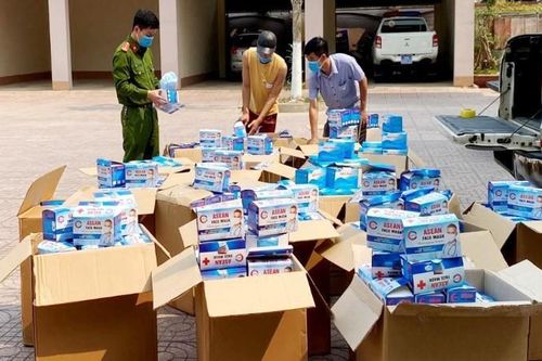 Thu giữ 50.000 khẩu trang y tế không rõ nguồn gốc