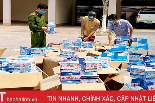 Hà Tĩnh: Bắt 2 ô tô vận chuyển 50.000 khẩu trang không rõ nguồn gốc