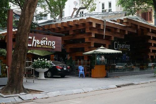 Hà Nội: Hàng quán đồng loạt dừng hoạt động, chợ dân sinh vẫn tấp nập